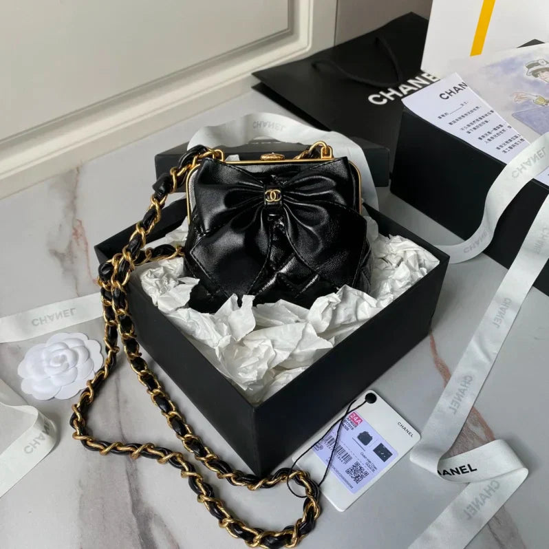 CHANEL CLUTCH WITH CHAIN