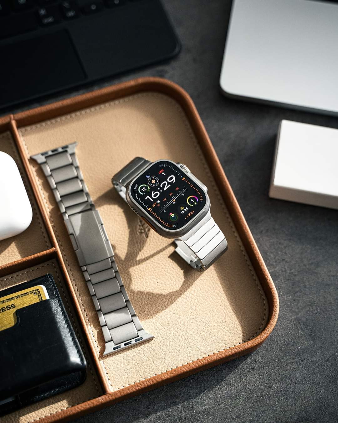 ULTRA2 SMART WATCH + 3 EXTRA STRAPS